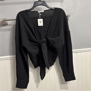 NWT CLOZOZ Women’s Black Crinkle Tie Front Blouse Long Sleeve Button Cuff M